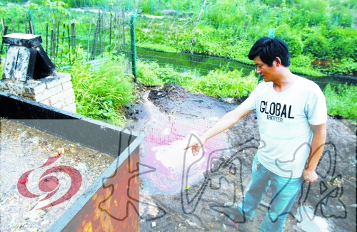 煉油點將骯臟、臭氣熏人的廢水直接排入溝渠。