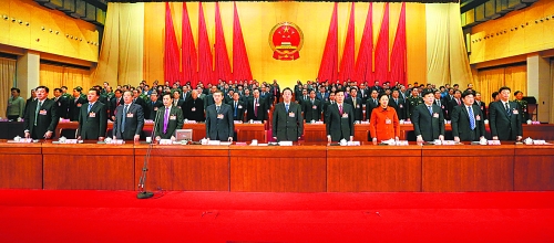4月2日上午，河南省第十二屆人民代表大會(huì)第二次會(huì)議在莊嚴(yán)的國歌聲中閉幕。記者 郭宇 董亮 攝