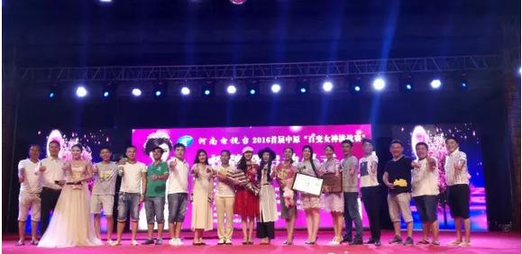大賽總導(dǎo)演王軍嶺先生親臨現(xiàn)場，為報名點指導(dǎo)工作