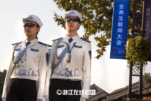 美得心醉 白衣女警保駕世界互聯(lián)網(wǎng)大會