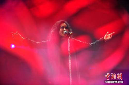 “搖滾女歌手”羅琦在京首開(kāi)個(gè)唱 “搖滾女歌手”羅琦在京首開(kāi)個(gè)唱