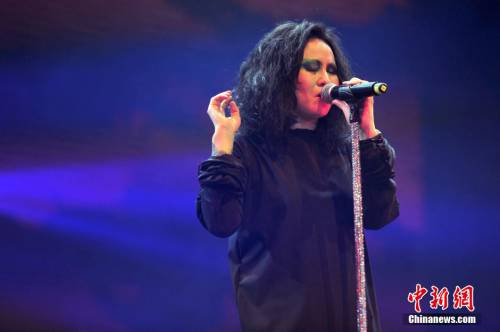“搖滾女歌手”羅琦在京首開(kāi)個(gè)唱 “搖滾女歌手”羅琦在京首開(kāi)個(gè)唱