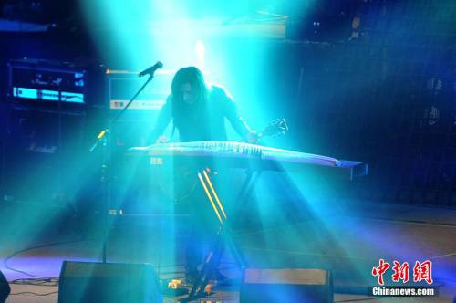 “搖滾女歌手”羅琦在京首開(kāi)個(gè)唱 “搖滾女歌手”羅琦在京首開(kāi)個(gè)唱