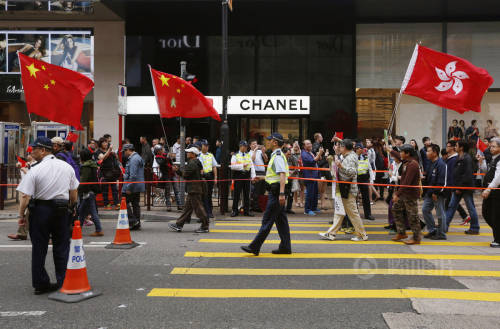 香港數(shù)百市民舉行“反港獨(dú)”游行