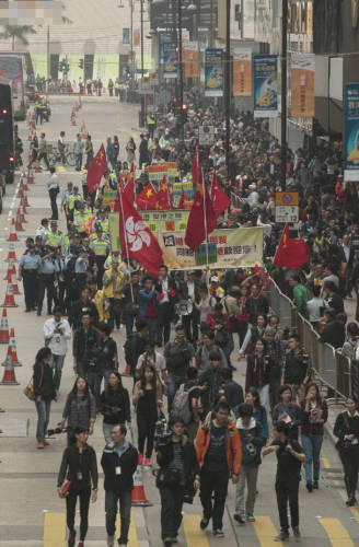 香港數(shù)百市民舉行“反港獨(dú)”游行
