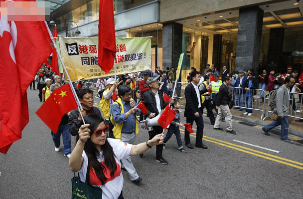 香港數(shù)百市民舉行“反港獨(dú)”游行