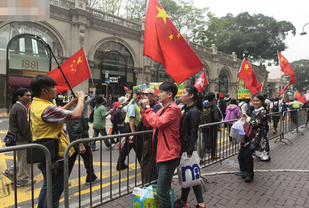 香港數(shù)百市民舉行“反港獨(dú)”游行