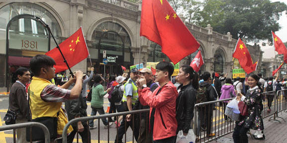 香港數(shù)百市民舉行“反港獨(dú)”游行