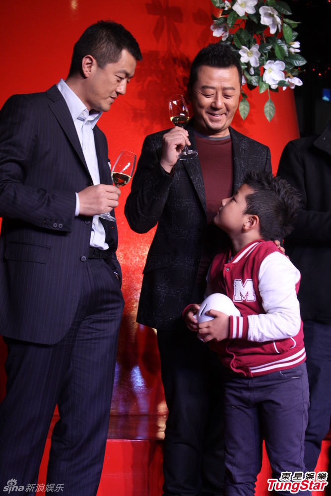 李亞鵬、郭濤父子相活動(dòng)