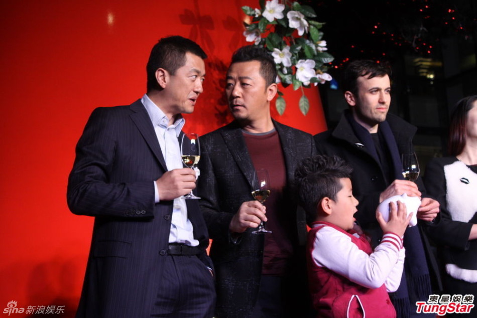 李亞鵬、郭濤父子相活動(dòng)