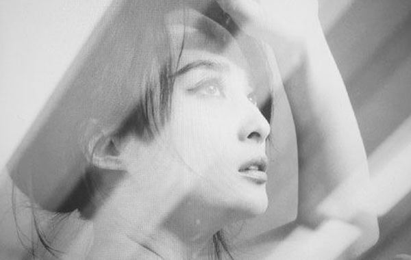 蔣勤勤吊帶美照。