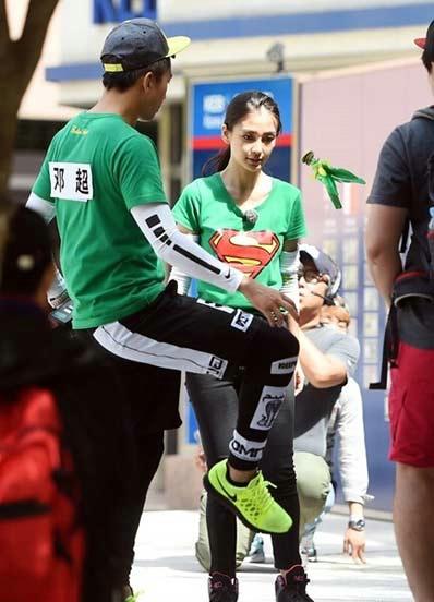 “跑男”真的很拼！baby朋友圈曬后背紅腫照