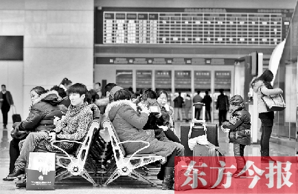 昨日，受天氣影響，多趟途經(jīng)和到達(dá)鄭州的高鐵晚點(diǎn)