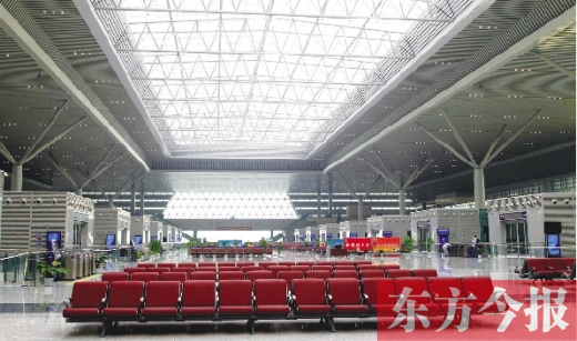 鄭州東站寬敞的候車大廳。未來,鄭州南站建成后,規(guī)模將遠高于鄭州東站