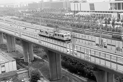 開城鐵建成通車之后，將開行時(shí)速200公里的動車組，屆時(shí)，鄭州到開封的用時(shí)將縮短為19分鐘
