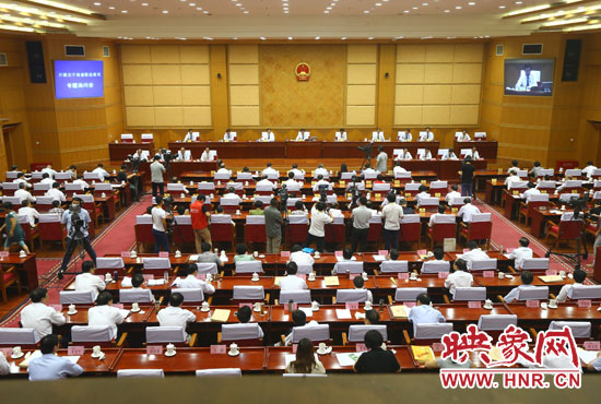 7月29日下午，河南省十二屆人大常委會(huì)第九次會(huì)議召開關(guān)于職業(yè)教育專題詢問(wèn)會(huì)。