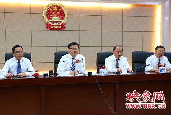 專題詢問(wèn)會(huì)結(jié)束后，省人大組織召開記者提問(wèn)會(huì)。