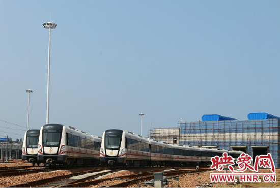 選擇地鐵出行，已經(jīng)是不少鄭州市民的首選