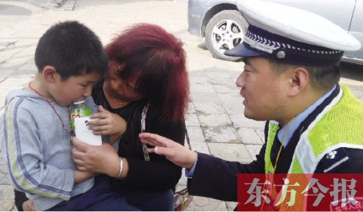 昨日，5歲的男孩獲救后，向民警講述被拐經(jīng)過。