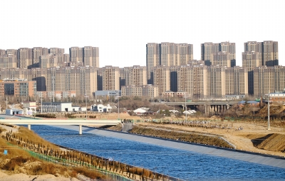 鄭州市西南角，南水北調(diào)渠旁新建的樓盤。