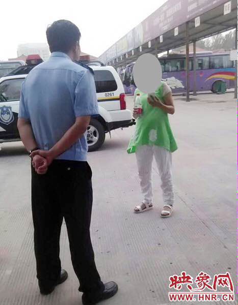 民警把這名女子送到了蘭考汽車(chē)站，給她買(mǎi)了回老家濮陽(yáng)的車(chē)票