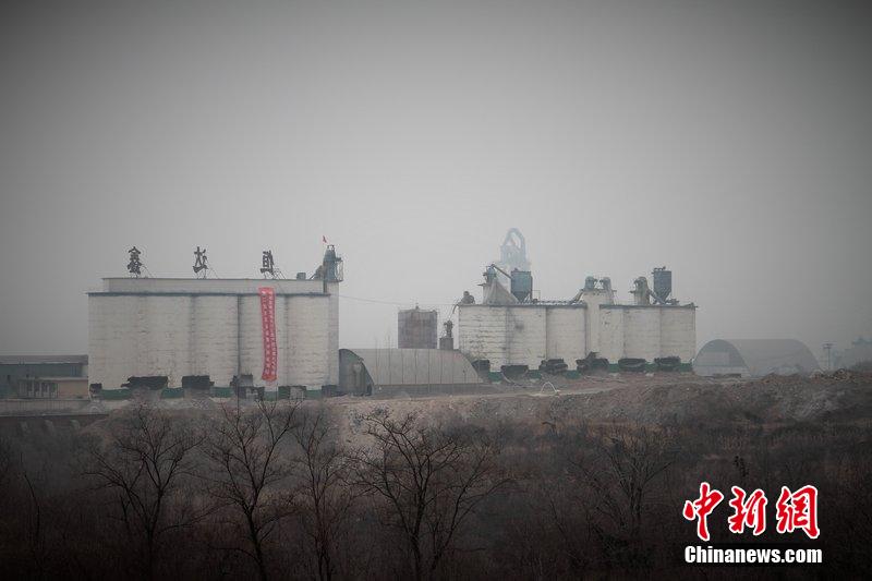　2014年2月17日，石家莊市再次啟動壓減水泥過剩產(chǎn)能、治理大氣污染水泥企業(yè)集中爆破拆除行動。