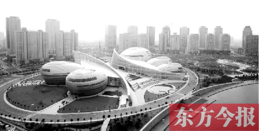 隨著鄭州經(jīng)濟(jì)的發(fā)展，鄭州的城市建設(shè)也煥發(fā)出勃勃生機(jī)
