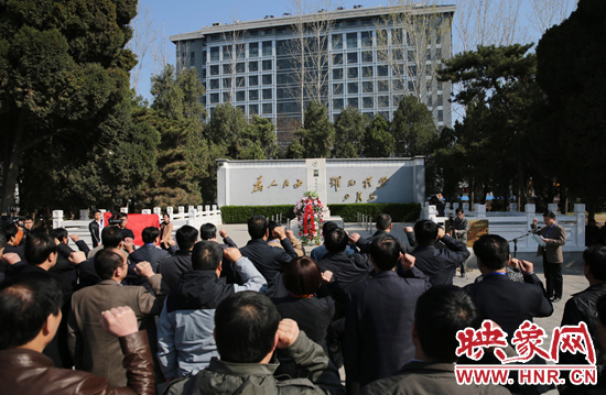 在焦裕祿紀念館，參觀的人絡繹不絕，一批批來自全國各地的黨員干部前來學習焦裕祿事跡