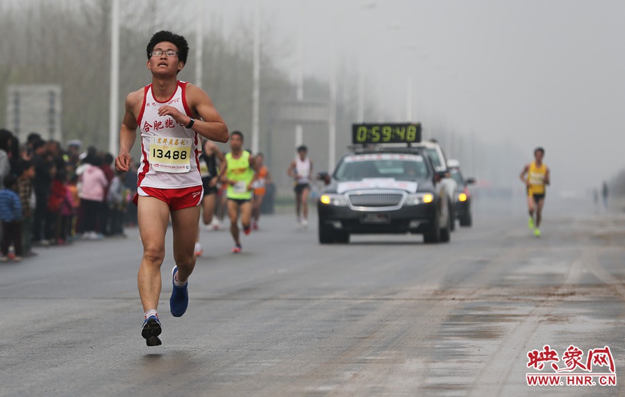 一名合肥選手處在較為領(lǐng)先的位置。