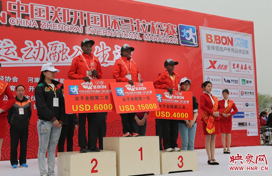 女子全程前三名選手。
