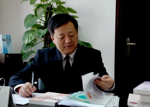 湖北國資委副主任王侃涉嚴重違紀被調(diào)查(圖/簡歷)
