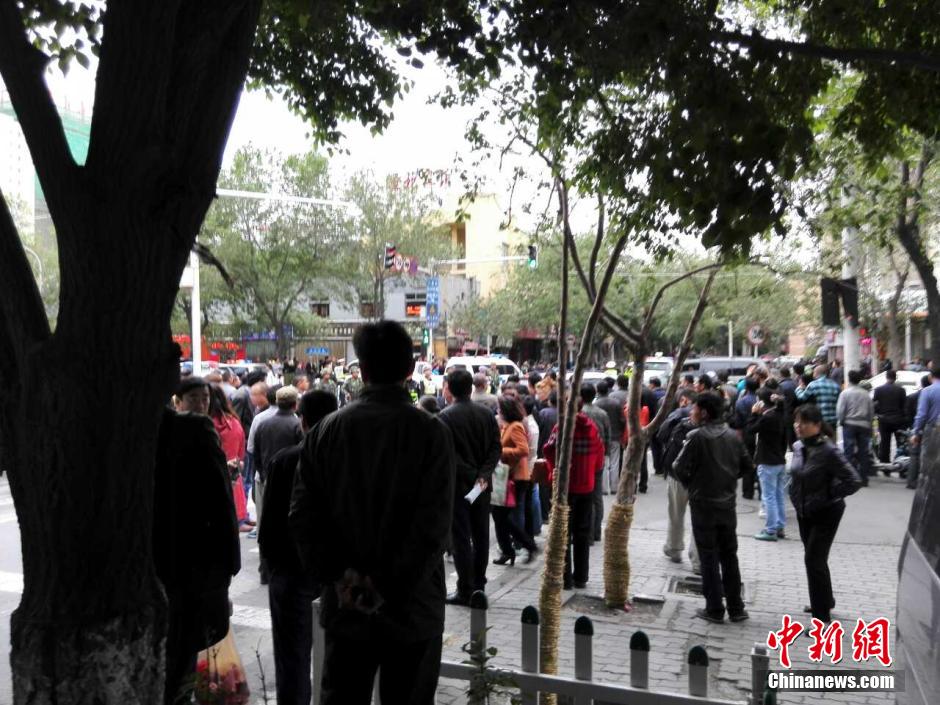 自治區(qū)和烏魯木齊市有關(guān)部門(mén)迅速處置，傷員已全部送往醫(yī)院救治。