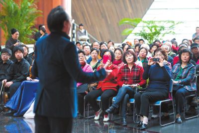 節(jié)儉令后，國(guó)家大劇院成了為數(shù)不多的演出營(yíng)收未受影響的國(guó)字頭演出團(tuán)體之一。圖為國(guó)家大劇院第六屆歌劇節(jié)開幕主題活動(dòng)現(xiàn)場(chǎng)（資料圖片）。京華時(shí)報(bào)記者吳平攝