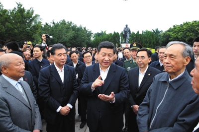 2012年12月11日，習(xí)近平任總書記后，首次出京考察選擇廣東，在深圳蓮花山向鄧小平像敬獻(xiàn)花籃，強(qiáng)調(diào)