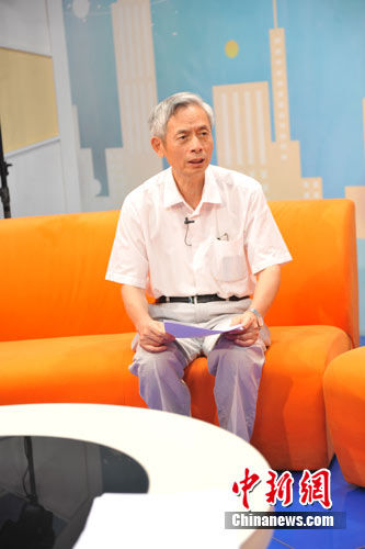 中國(guó)房地產(chǎn)業(yè)協(xié)會(huì)名譽(yù)副會(huì)長(zhǎng)朱中一參加中新網(wǎng)房產(chǎn)頻道視頻訪談。