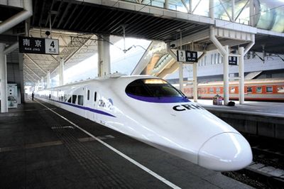 　白皮車 動(dòng)車，高鐵基本全白色