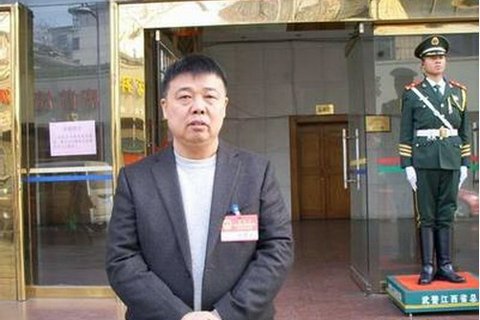 江西大富集團(tuán)董事長(zhǎng)、原萍鄉(xiāng)市人大代表何春明。