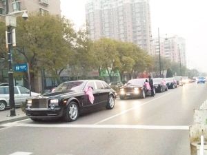 豪華婚禮車隊。(網(wǎng)友供圖)