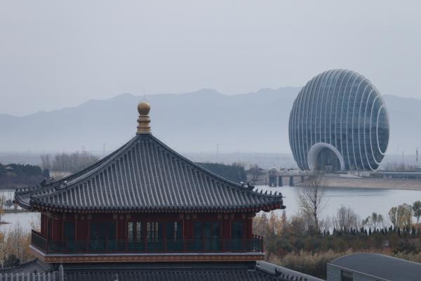 　因APEC會(huì)議籌備，雁棲湖景區(qū)于10月25日關(guān)閉至11月14日重新開放。 劉行喆 澎湃資料