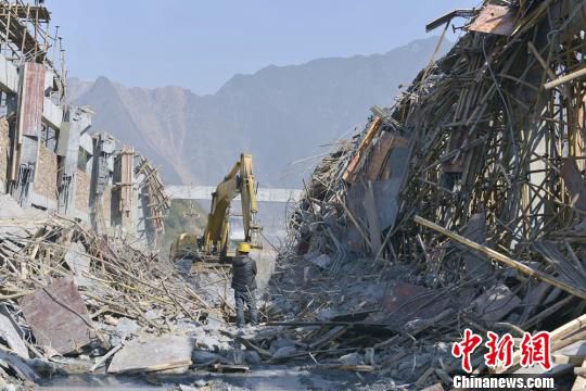 郴州一在建工地發(fā)生腳手架垮塌事故。鐘鐳　攝