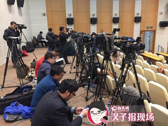 圖說(shuō)：大量媒體聚焦在發(fā)布會(huì)現(xiàn)場(chǎng)。新民晚報(bào)新民網(wǎng)