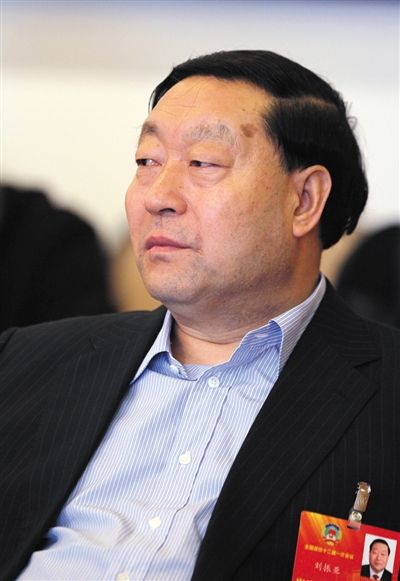 政協(xié)委員、國家電網(wǎng)公司董事長劉振亞說，原來其工資超過100萬，現(xiàn)在他是公司里降薪最多的。圖/CFP