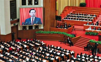 十二屆全國人大三次會議舉行第二次全體會議，全國人大常委會委員長張德江作全國人大常委會工作報告。