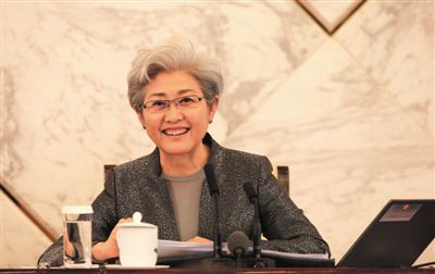 3月4日，十二屆全國(guó)人大三次會(huì)議在人民大會(huì)堂舉行新聞發(fā)布會(huì)，大會(huì)發(fā)言人傅瑩回答中外記者的提問。