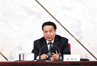 　全國政協(xié)委員、中央農(nóng)村工作領導小組副組長陳錫文。