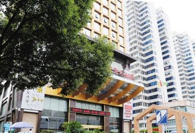 衡陽官員趙安民與之保持聯(lián)系，并邀約女子在這家酒店房間見面。