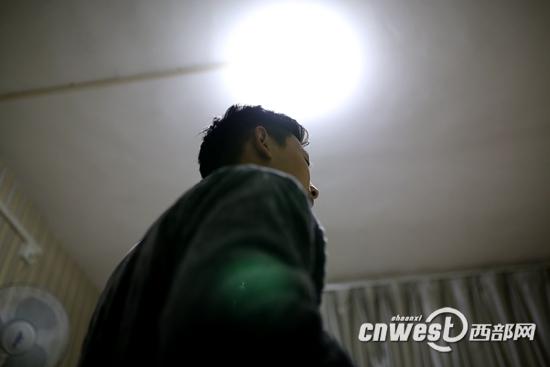 2013年2月份，17歲的林波在陜西省疾控中心拿到HIV確診報(bào)告。