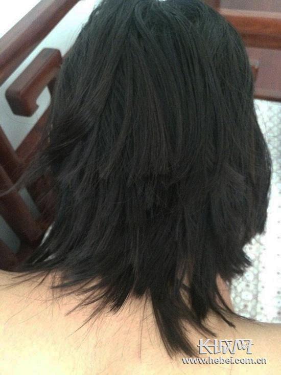 唐山市第六十二中學(xué)高一女生王某被老師剪得七零八碎的頭發(fā)。學(xué)生家長陳女士/供圖