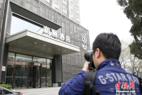 媒體記者關(guān)注北京“和頤酒店女生遇襲”事件。 圖片來源：視覺中國