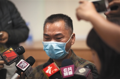 昨日，深圳，羅一笑的父親羅爾接受媒體采訪。圖/視覺中國